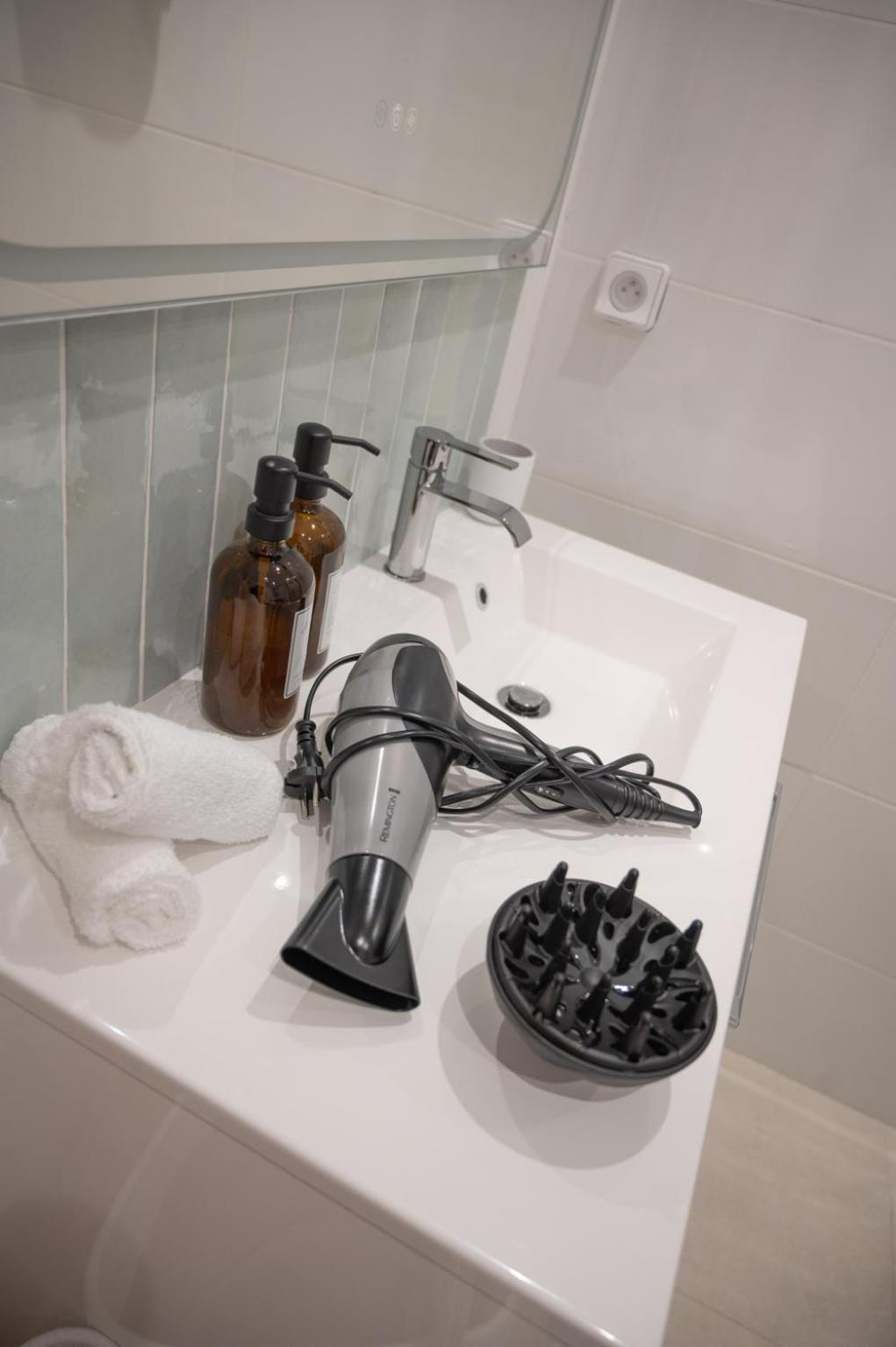 Lou Cabanot - Appartement Lumineux 3 Chambres - Parking Gratuit Béziers Dış mekan fotoğraf